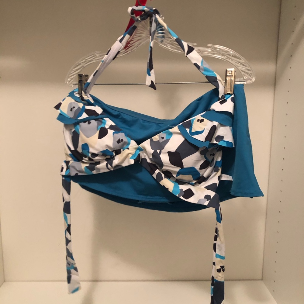 Two piece Perry Ellis Swim Suit.